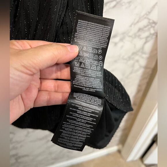 NEW GUESS Metallic Wrap Black Dress
Tulip Skirt Size M - Picture 7 of 9